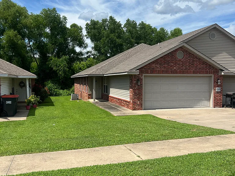 2106 Plum Creek Ln #A — Photo 3