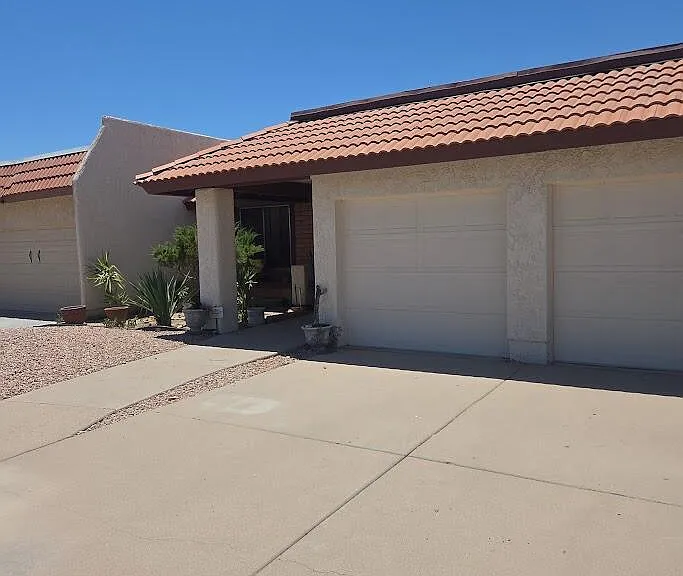 11226 S Tomi Dr — Photo 1