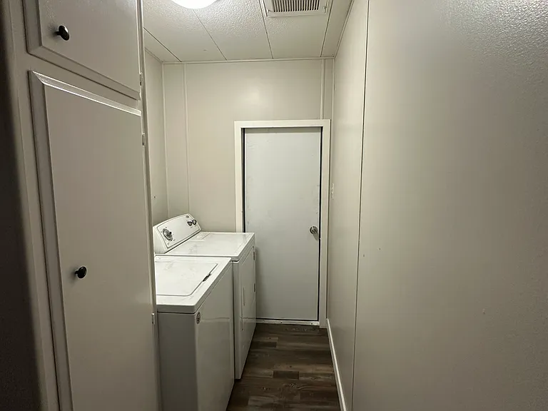 705 S Lyon Ave — Photo 9