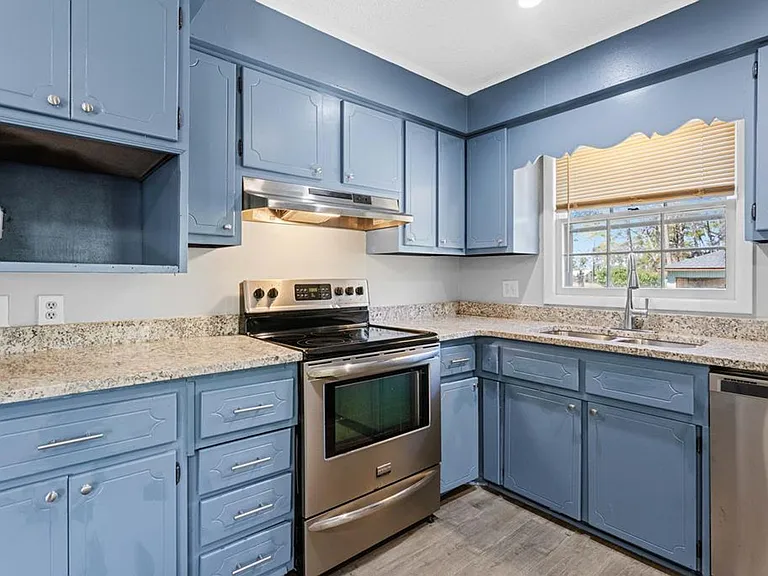 2205 Gornto Rd — Photo 12