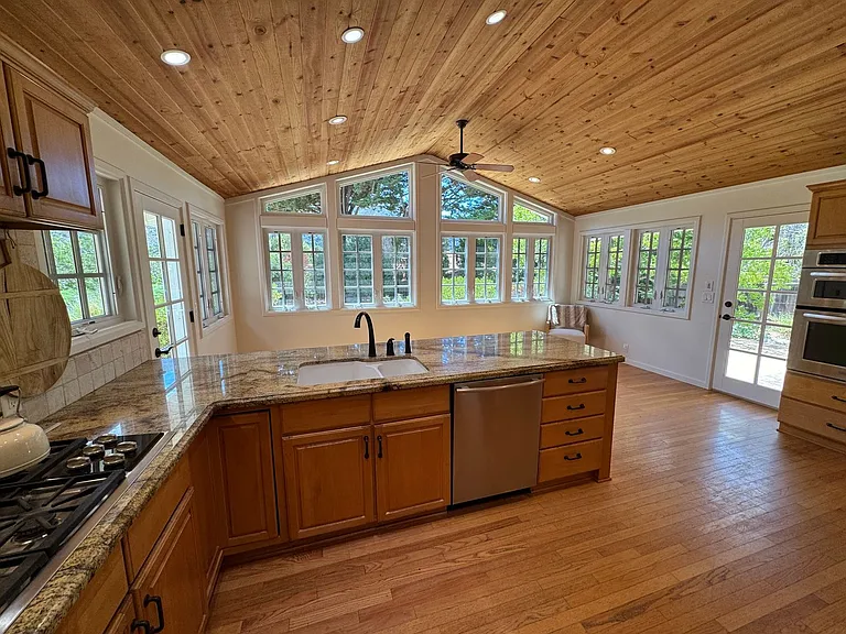 21 Village Dr — Photo 8