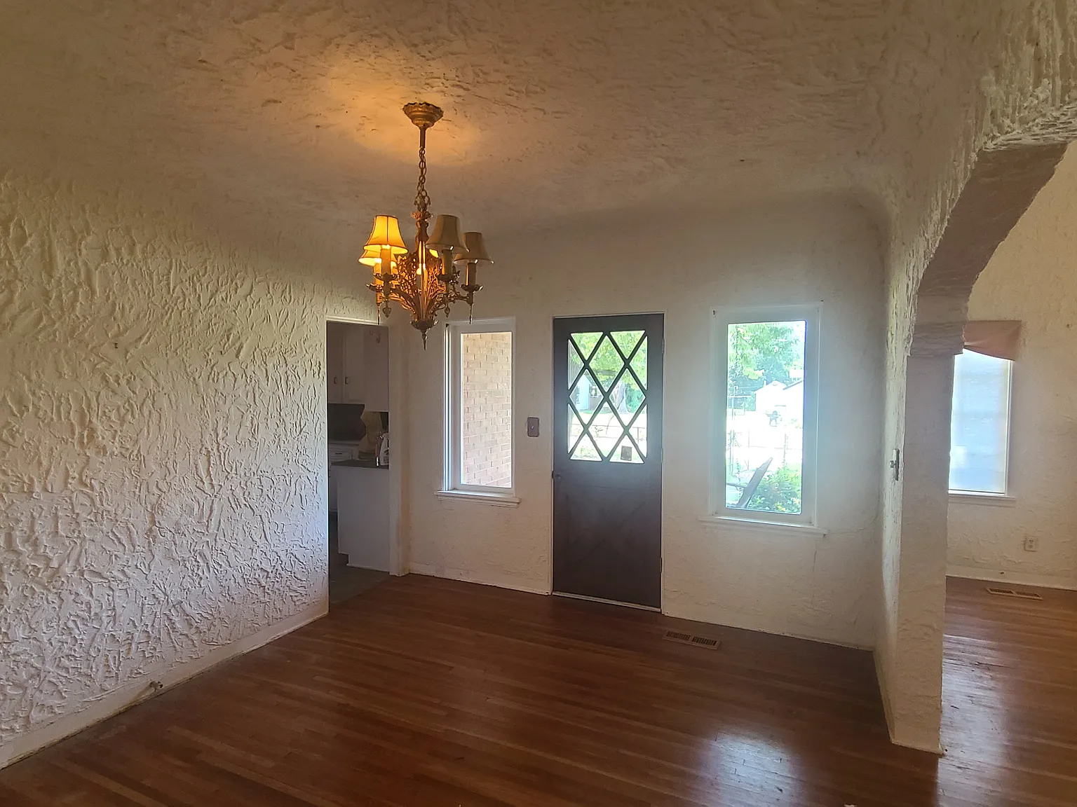 3 bed, 2033 sqft, $1,950 — Photo 4