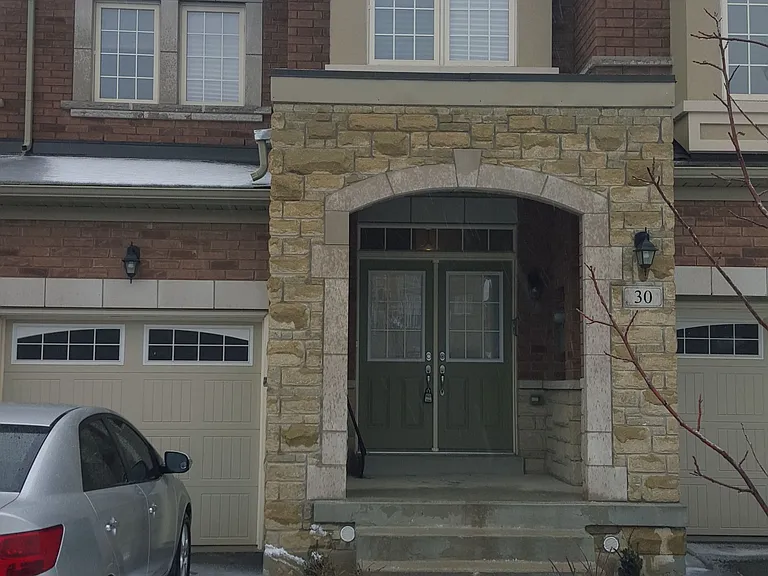 30 Isherwood Cres — Photo 1