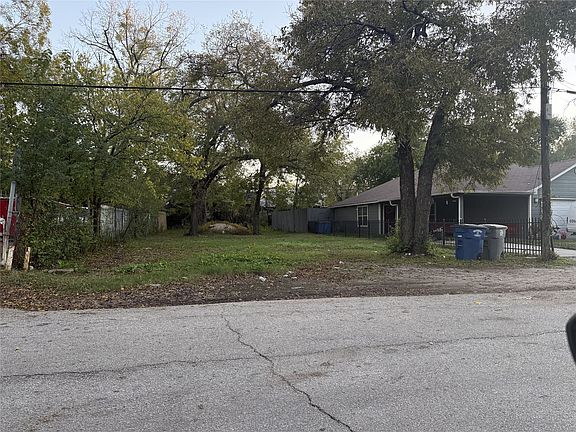 4th image of 1906 Muncie Ave