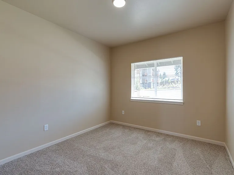 LIBERTY CREST APARTMENTS — Photo 36