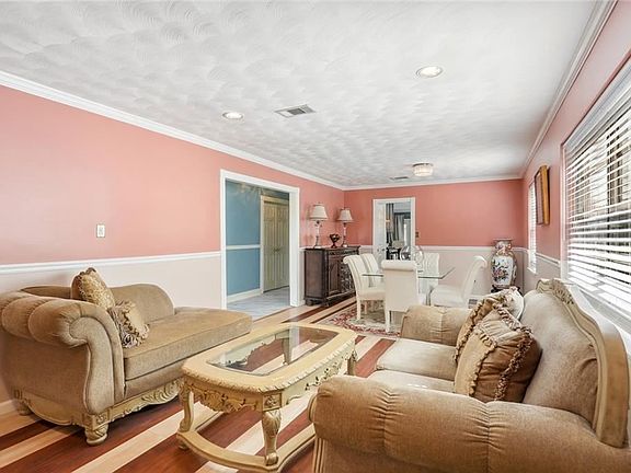4th image of 2572 Eastview Dr