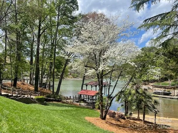 377 Riverwood Rd, Mooresville, NC 28117