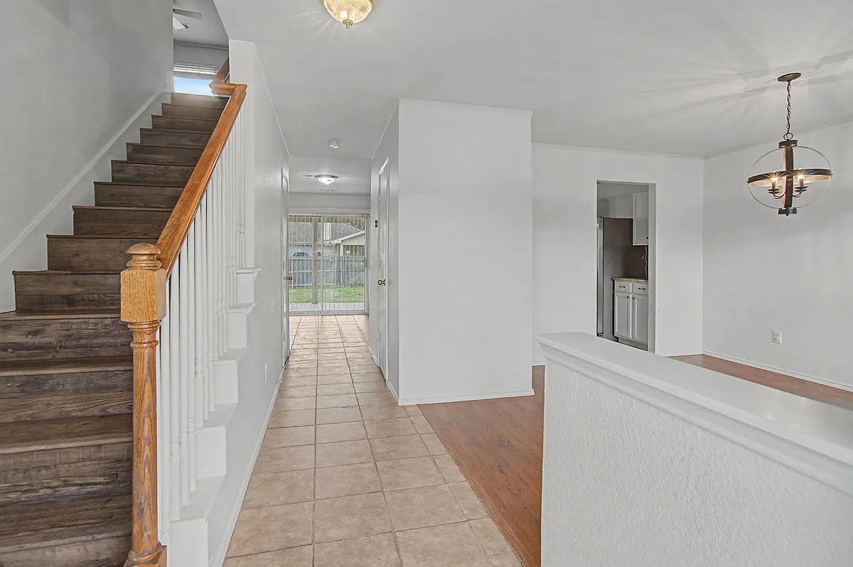 Building Photo - 5016 Meridian Ln