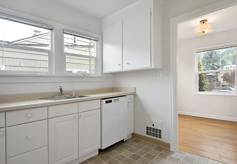 3401 33rd Ave W — Photo 10