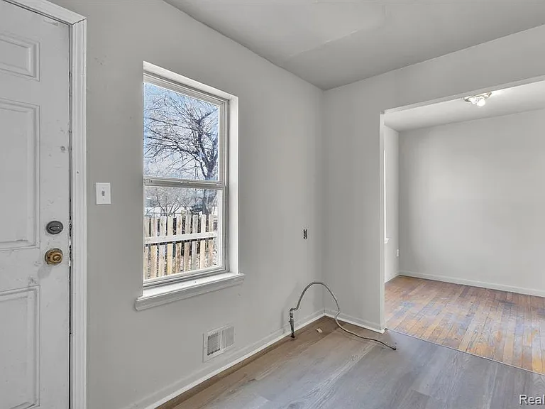 764 Woodmere St — Photo 17