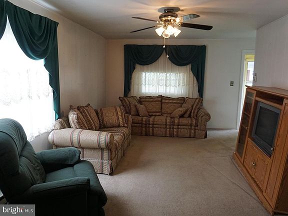 4th image of 1701 Saunders Way