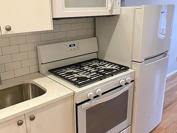 3rd image of 54 E 7th St APT 20
