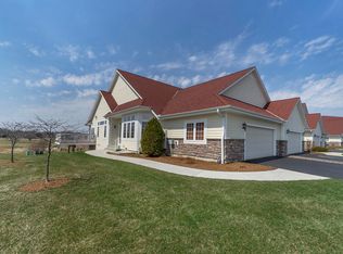 3957 S Fohr Dr, New Berlin, WI 53151