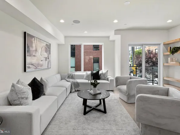 616 Brenna Walk, Philadelphia, PA 19123