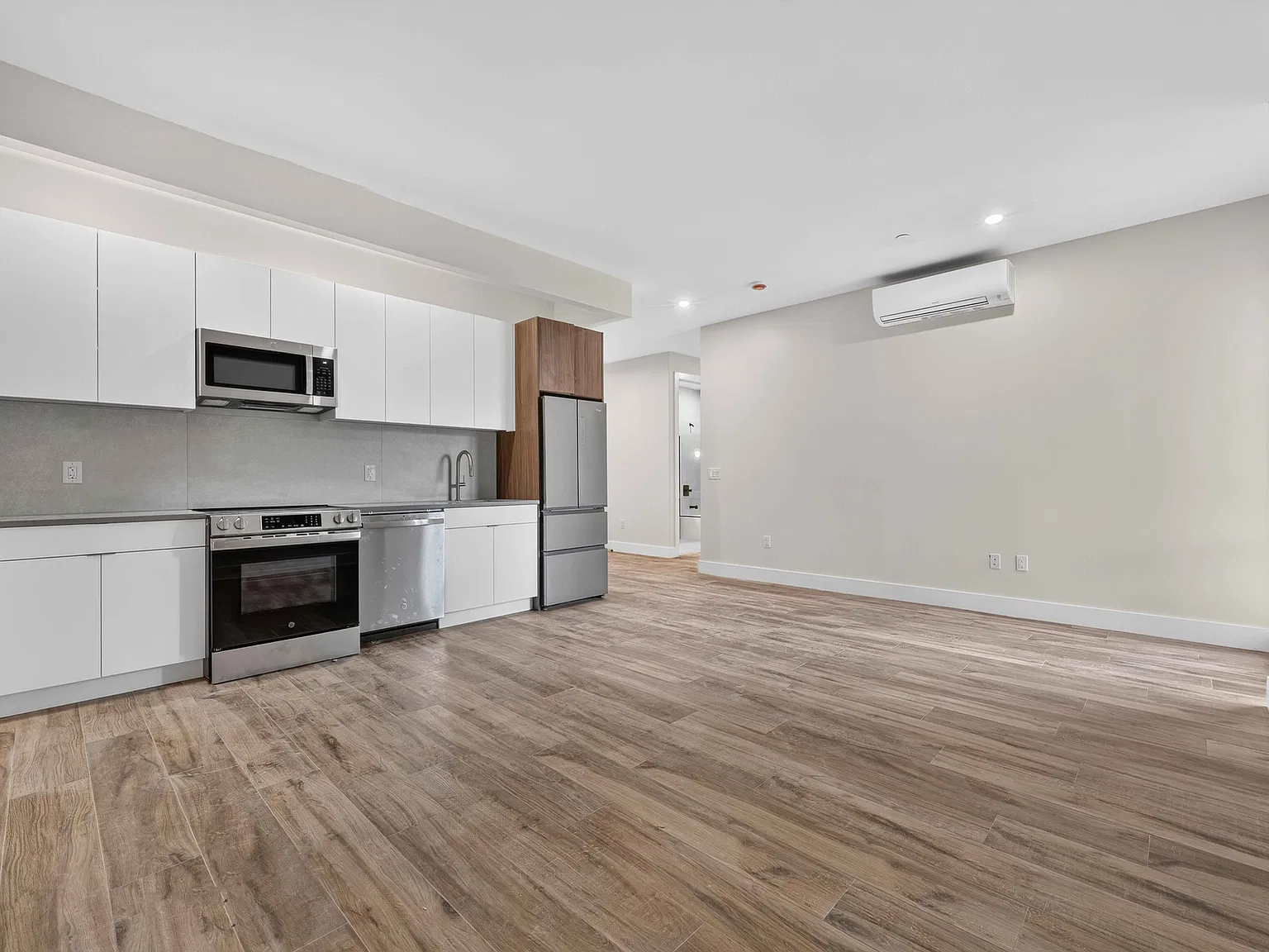 157 Hawthorne Avenue — Photo 2