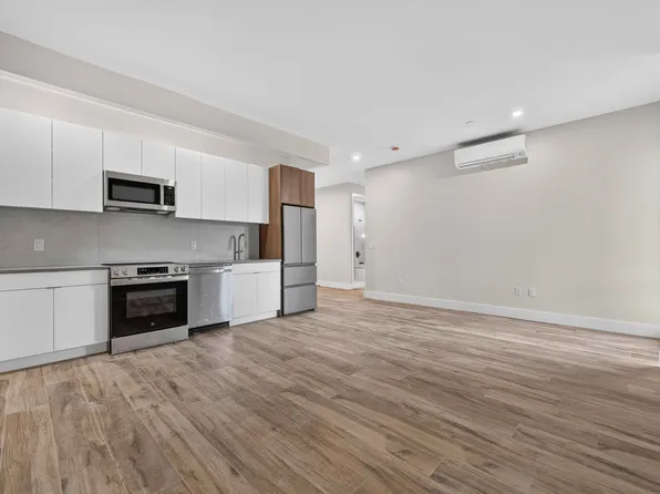 151 Hawthorne Street image 1 of 14