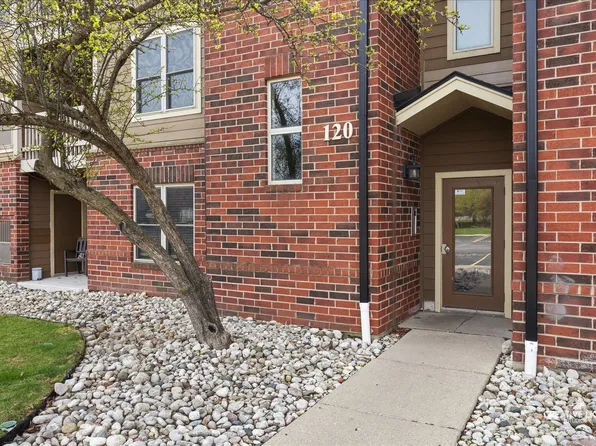 120 Glengarry Dr APT 212, Bloomingdale, IL 60108