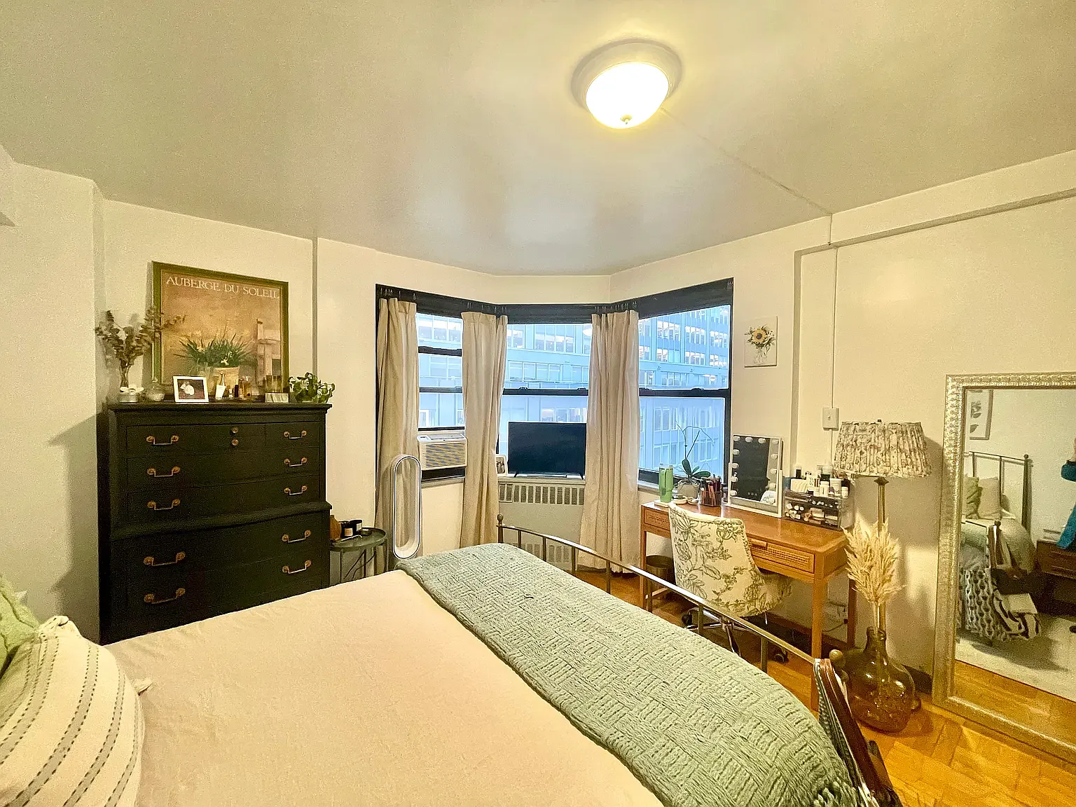135 East 54th Street — Photo 2