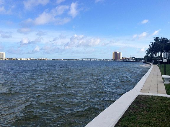 WALKWAY ON INTRACOASTAL