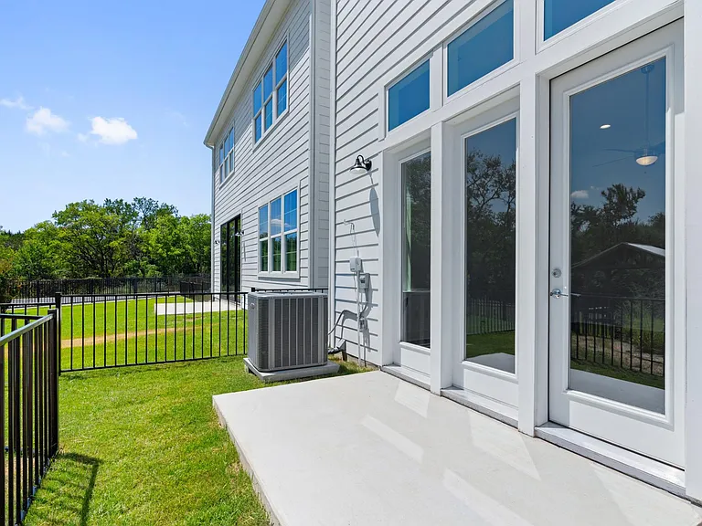 4503 Grassland Dr — Photo 10