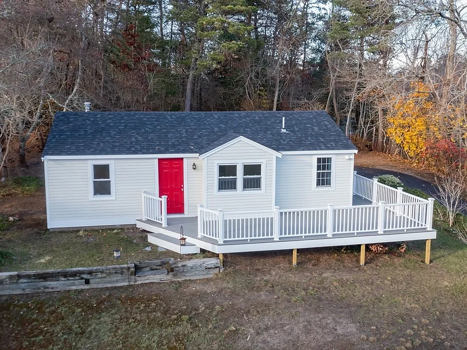 12 Tradewind Ln