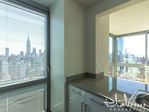 4th image of 505 W 37th St APT 1509