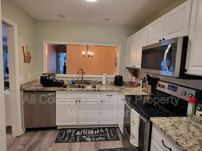 307 Hollyfax Cir — Photo 6