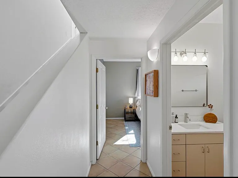 2920 Burton Ave SE — Photo 22