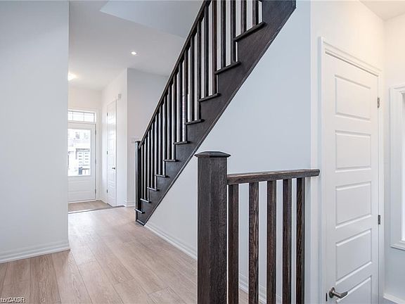 5th image of 112 Forestwalk St