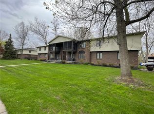 174 Peppertree Dr #D, Amherst, NY 14228