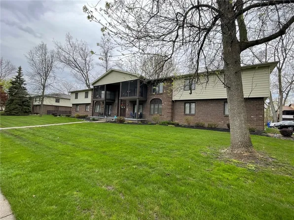 174 Peppertree Dr #D, Amherst, NY 14228