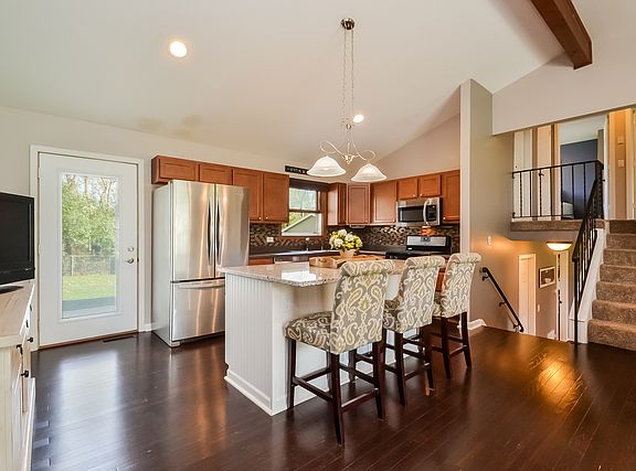 4th image of 95 Bridgewood Dr
