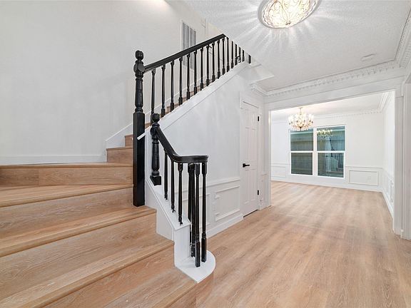 2nd image of 8322 Oak Moss Dr