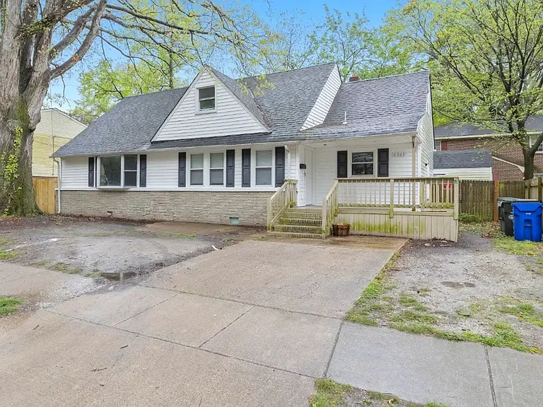 6261 Alexander St — Photo 2
