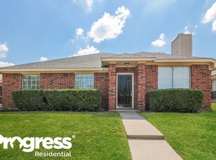 212 Rosewood Ln, Cedar Hill, TX 75104