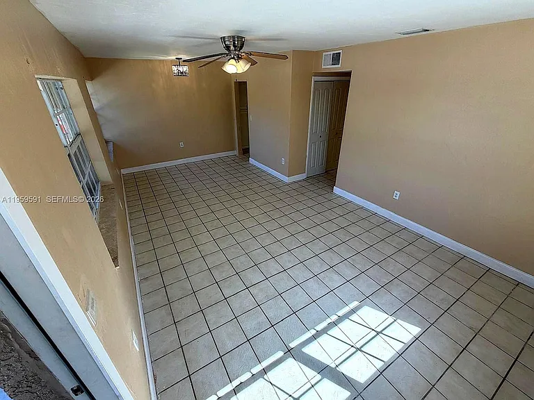 14407 NE 5th Ave #14407 — Photo 5