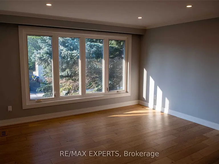 333 Rimilton Ave #UPPER — Photo 2