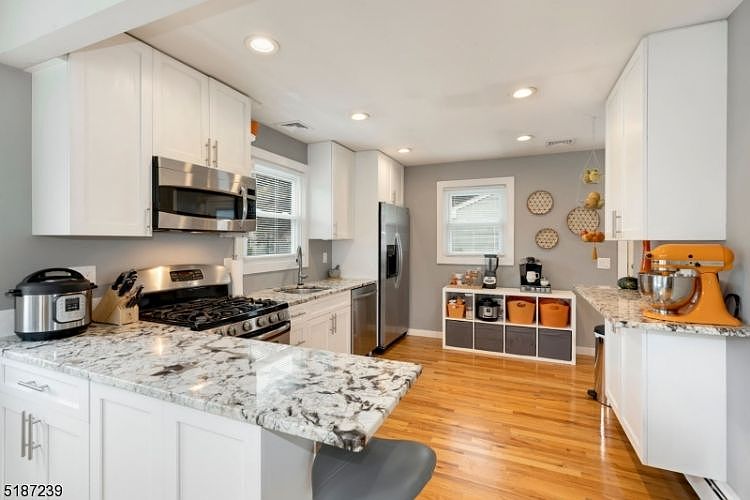 2nd image of 35 Lehigh Ave