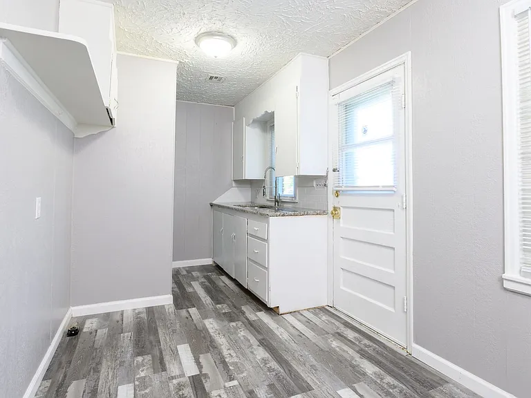 1037 S Vine St — Photo 10
