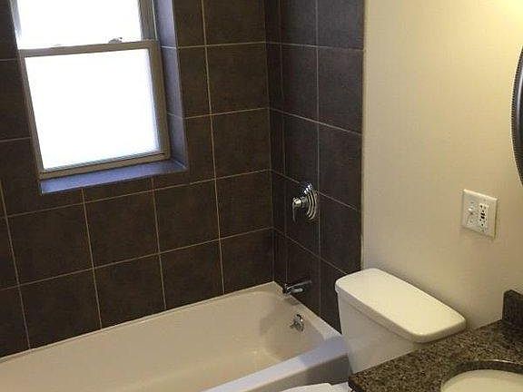 2nd image of 5510 N Kenmore Ave APT 1B
