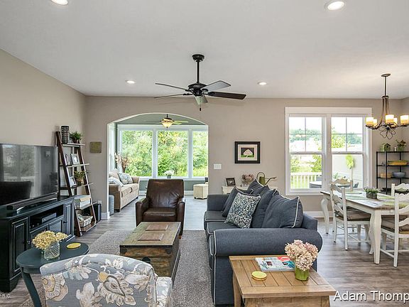 5th image of 497 W Abbey Mill Dr SE