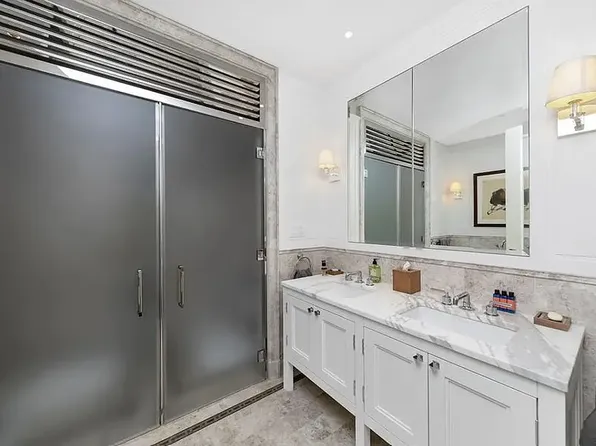 132 East 65th Street image 2 of 13