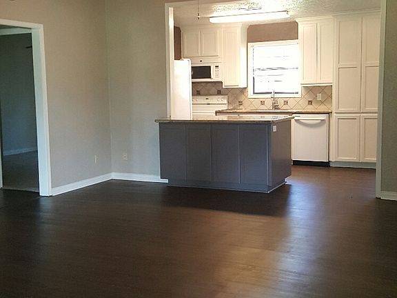 2nd image of 605 Sweet Gum St