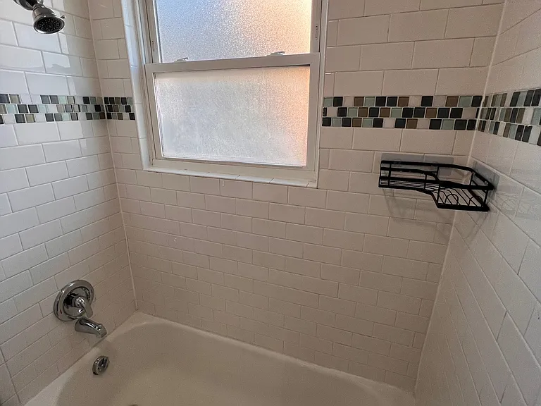 2036 W Foster Ave #B4 — Photo 16