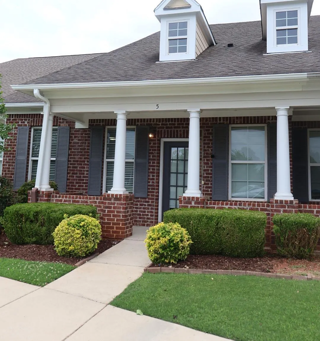 3 bed, 2.5 bath, 1908 sqft, $2,450 — Photo 2