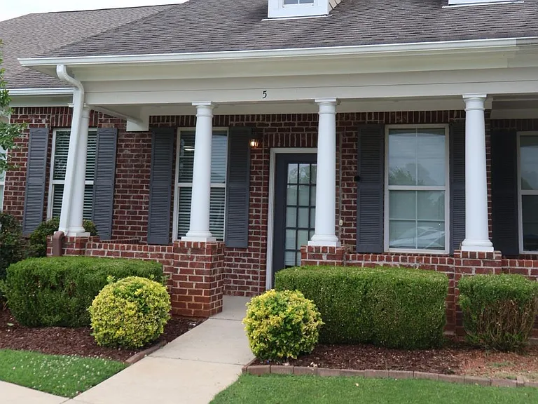 5 Atherton Cir — Photo 2