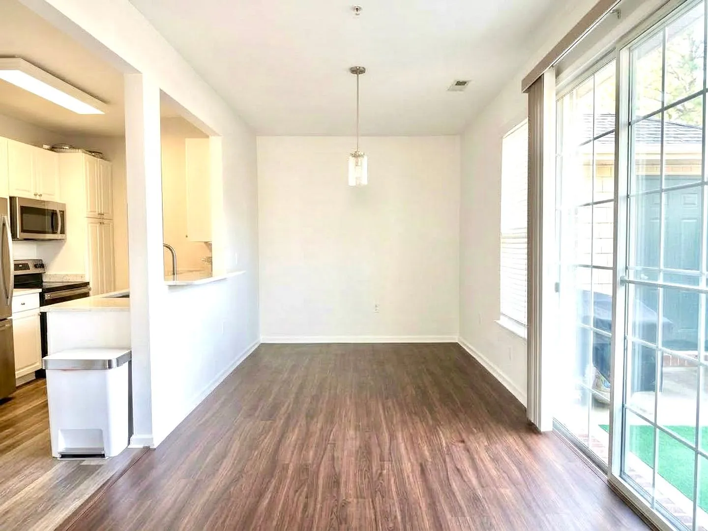 Beautifully Maintained Condo In Ridgely Manor! — Photo 3