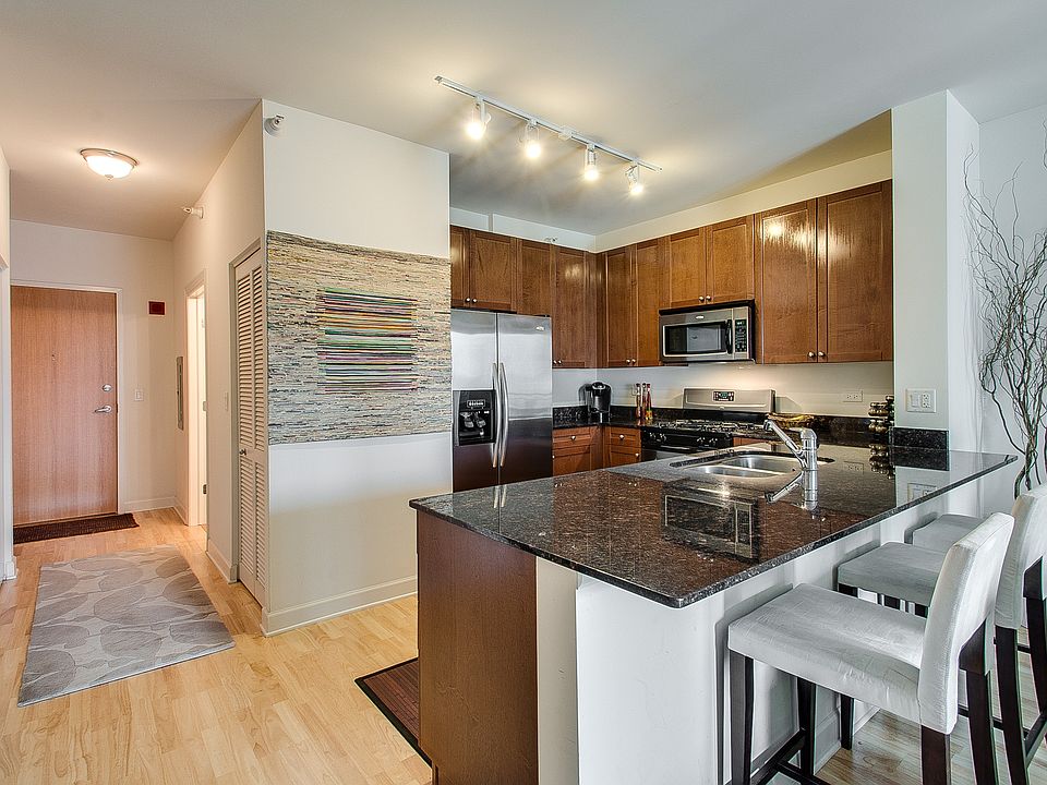 1st image of 451 W Huron St Unit 1411