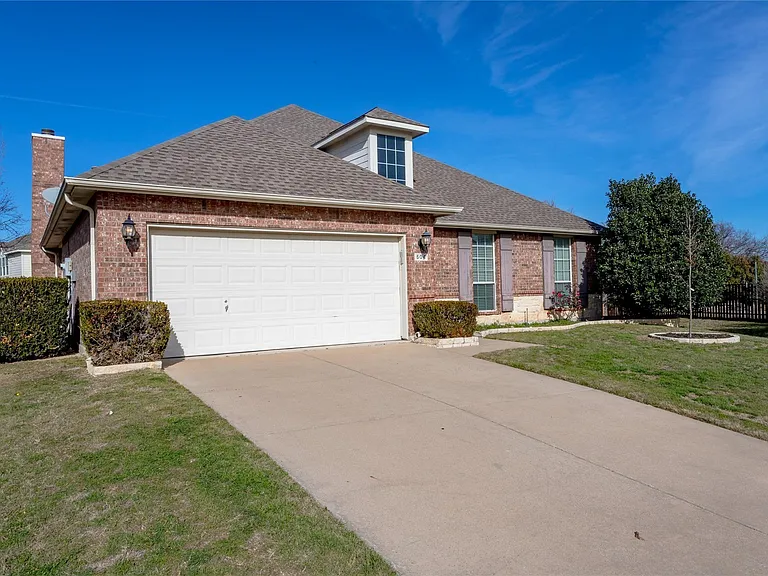 504 Connemara Ct — Photo 36