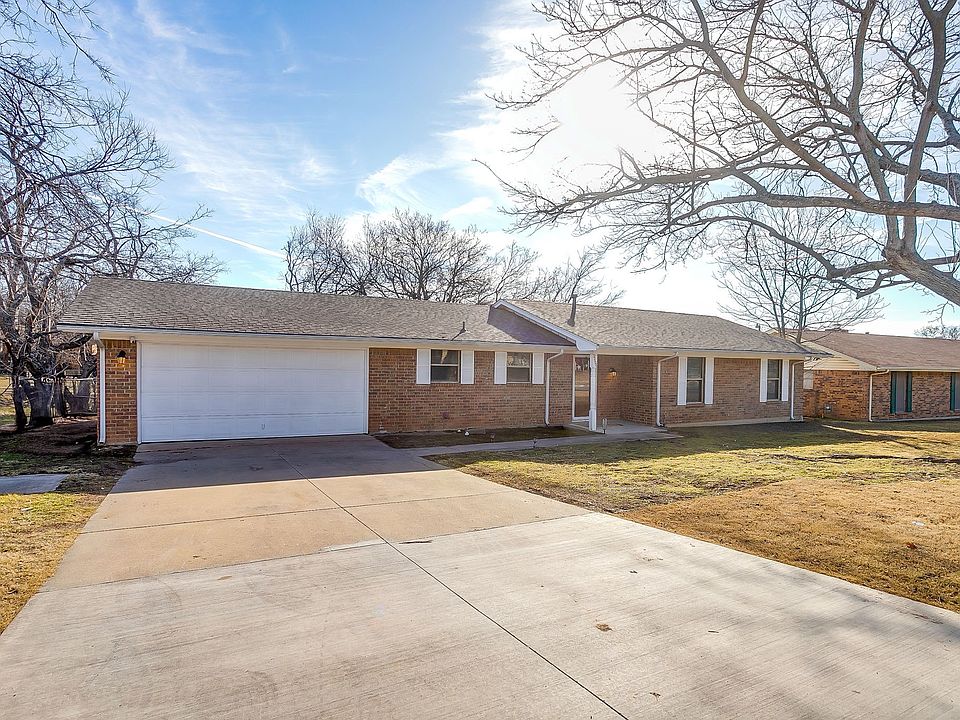 1st image of 2404 Skyline Dr